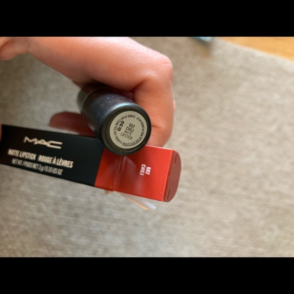 MAC Cosmetics Matte Lipstick Chili 602 - Picture 3 of 3